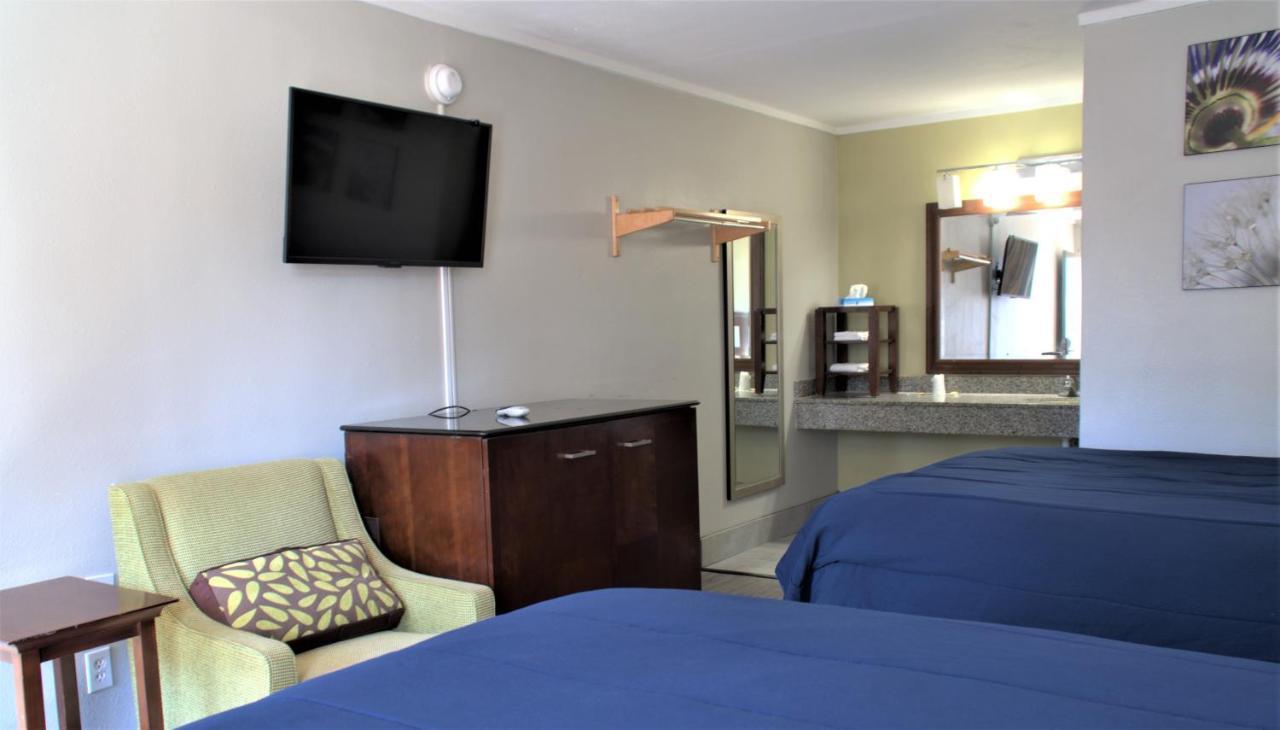 Eastern Shore Motel Дафни Екстериор снимка